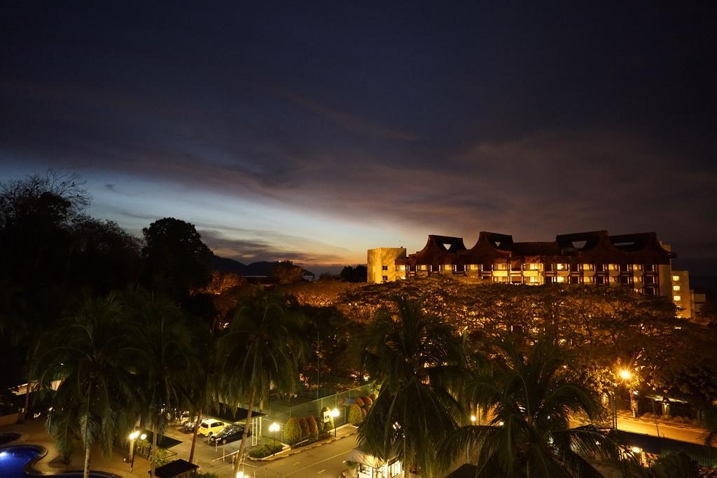 Sri Sayang By Coral Holiday Resort บาตูเฟอริงกี ภายนอก รูปภาพ