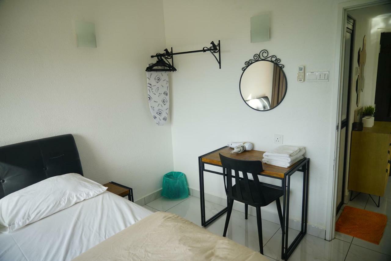 Sri Sayang By Coral Holiday Resort บาตูเฟอริงกี ภายนอก รูปภาพ